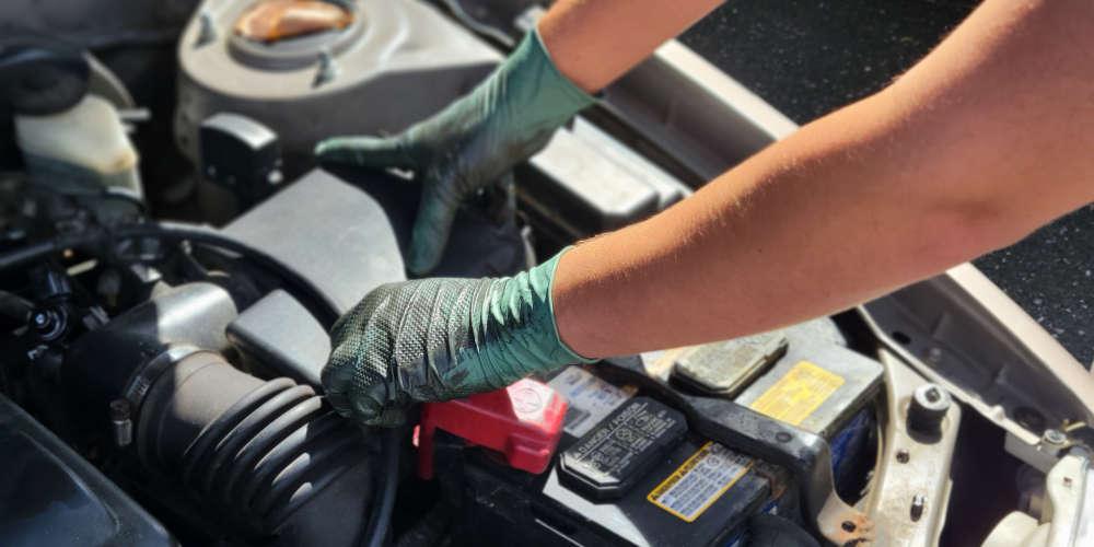 Top 4 Disposable Gloves for Mechanics: We’ve Tried Them All.